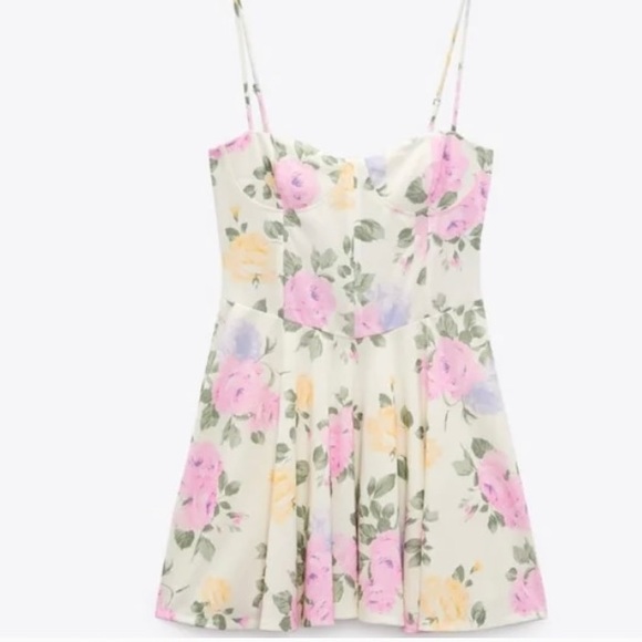 Zara babe! Worn once — gorgeous floral Zara dress! Size medium - Picture 4 of 5